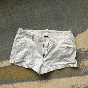 American Eagle W's White Shorts Size 8